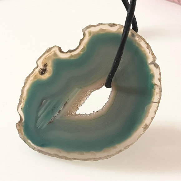 Large Green Agate Slice Pendant on Leather Strap Necklace - Picture 14 of 16